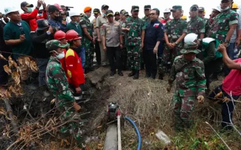 Di Riau, Kapolri Tito Jelaskan Tidak Ada Perkebunan Sawit Yang Terbakar
