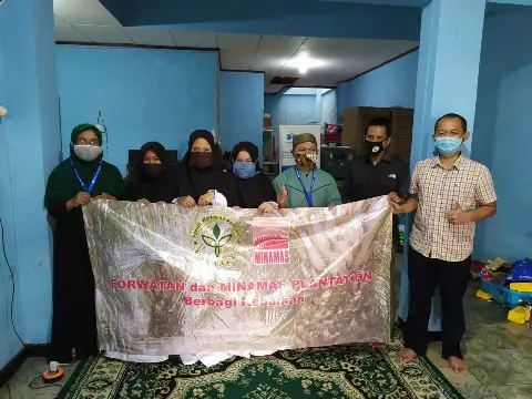 Forum Wartawan Pertanian dan Minamas Plantation Serahkan Bantuan pada Panti Asuhan