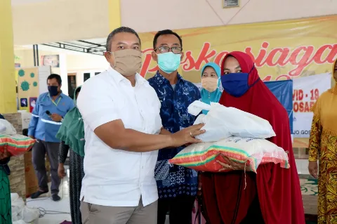 Polowijo Gosari Group Bagikan 2500 Paket Sembako Puasa