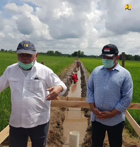 Tindak Lanjuti Arahan Presiden, Menteri PUPR Tinjau Jaringan Irigasi Lumbung Pangan Baru di Kalteng