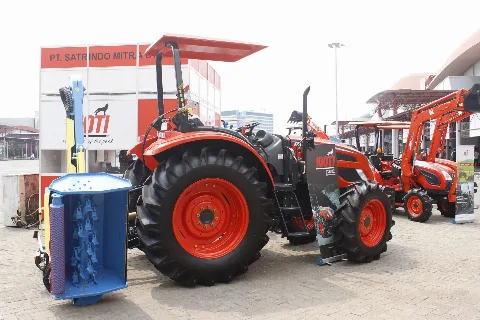 Traktor Kioti Pendukung Mekanisasi di Perkebunan Kelapa Sawit