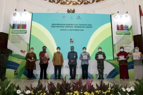 Cegah Pandemi, BPDP-KS Dan SBRC IPB Distribusikan Sabun Cair Serta Hand Sanitizer