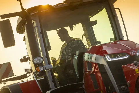Massey Fergusson PerkenalkanTraktor MF 8S