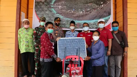 Wilmar Group Serahkan Bantuan 80 Unit PLTS