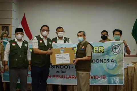 Diterima Gubernur Riau, APKASINDO Serahkan Bantuan 50 Ribu Masker