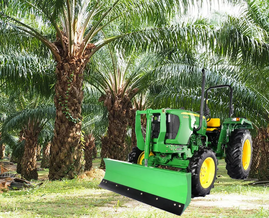 Traktor John Deere 5040D Pendukung Mekanisasi Sawit
