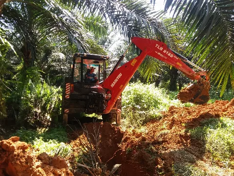 PT Indo Traktor Utama menyediakan produk Backhoe Loader Manitou hemat bahan bakar.