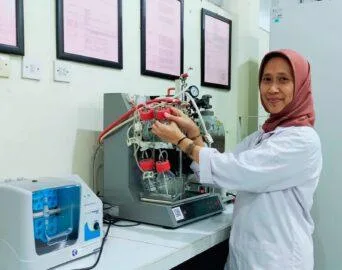 Prof. Agustin Krisna Wardani Meraih Grant Perdana NEDO Jepang Lewat Limbah Industri Kelapa Sawit