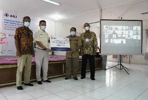Kayung Agro Serahkan Premi CSPO Rp 324,4 Juta Kepada Koperasi Laman Mayang Sentosa