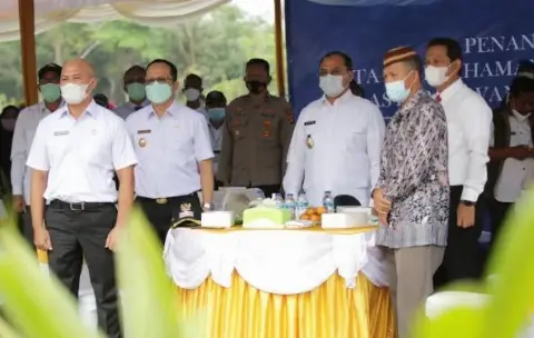 Tanam Bibit Sawit dan Jagung Pipil, Gubernur Minta Petani Jangan Andalkan Satu Komoditi