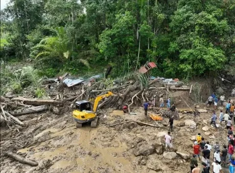 Kajian Ilmiah Tunjukkan Sawit Bukan Penyebab Utama Banjir Sumatera