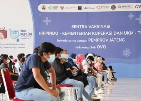 KEMENKOPUKM GENCARKAN VAKSINASI PELAKU UMKM KE BERBAGAI DAERAH