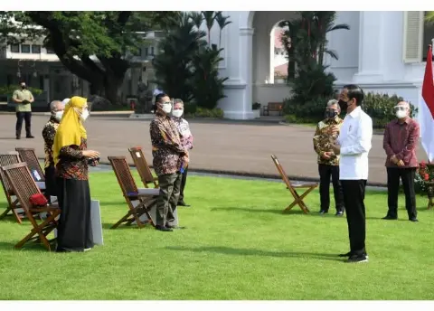 Serahkan BPUM, Presiden Dorong Pelaku Usaha Mikro Tidak Putus Asa Di Tengah Pandemi