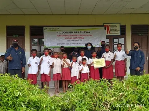 380 Siswa di Merauke dan Mappi Dapat Bantuan Sekolah dari Dongin Prabhawa