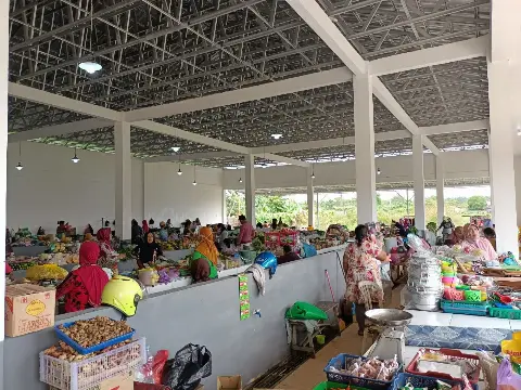 Pedagang Pasar di Lahan Hibah Korindo Mulai Berjualan