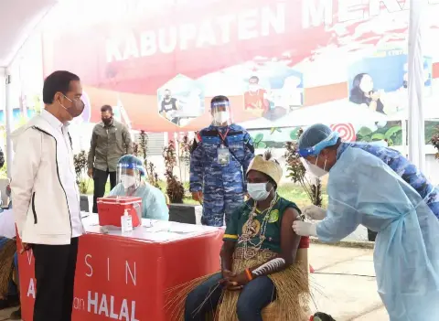 Presiden Jokowi Pastikan Vaksinasi Merata dari Sabang sampai Merauke