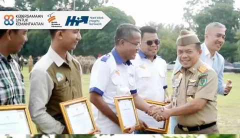 Gubernur Jambi Serahkan Penghargaan kepada Dua Anak Usaha Bakrie Sumatera Terkait Tenaga Kerja Disabilitas