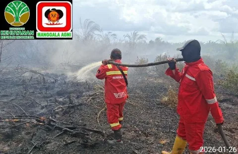 Manggala Agni Lakukan Pemadaman Karhutla di Wilayah Sumatera