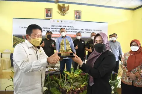 Mindo Sianipar: Pelayanan Terhadap Petani Harus Optimal