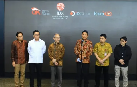 Gejolak Pasar Modal: Ketua OJK Mahendra Siregar Mundur Bersama Inarno Djajadi