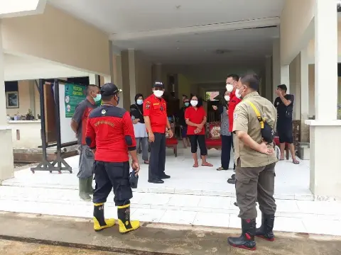 Direktur PKHL Kunjungi Banjir Sintang