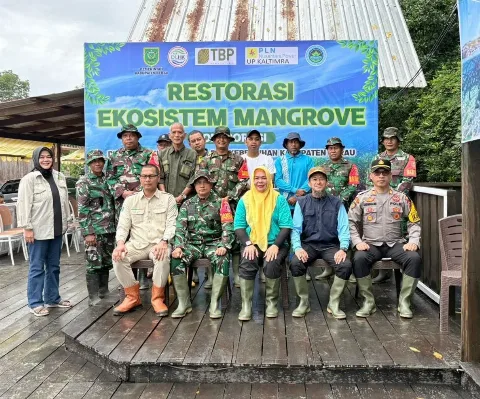 TPA Tanam Mangrove Guna Pelestarian Lingkungan
