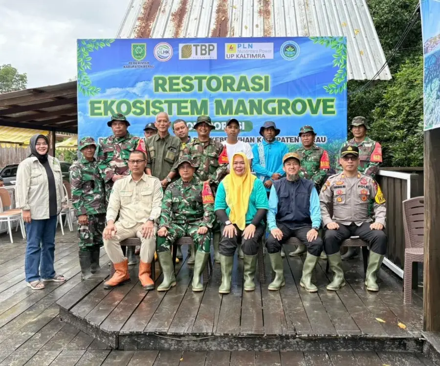 TPA Tanam Mangrove Guna Pelestarian Lingkungan