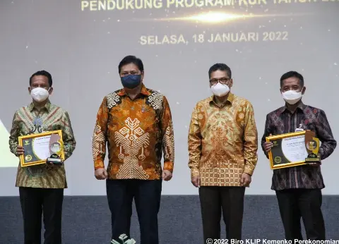 Beri Penghargaan KUR, Menko Airlangga Sampaikan Arah Pengembangan UMKM di Masa Mendatang Agar Berdaya Saing Tinggi