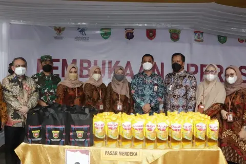 Pemprov Kaltim Dan Apical Distribusikan Minyak Goreng Rp 14.000 /Liter