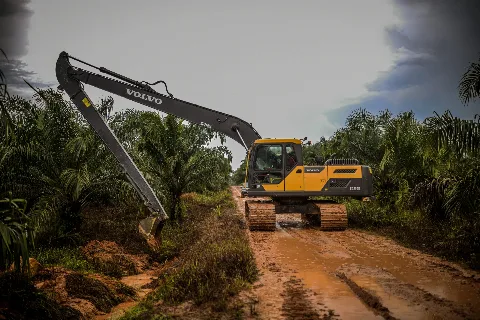 Mengenal Keunggulan Excavator EC210D
