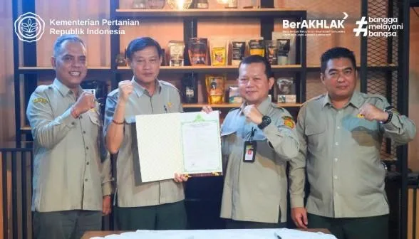Mentan Lantik  Iim Mucharam Sebagai Direktur Tanaman Kelapa Sawit dan Aneka Palma, Ini Profilnya