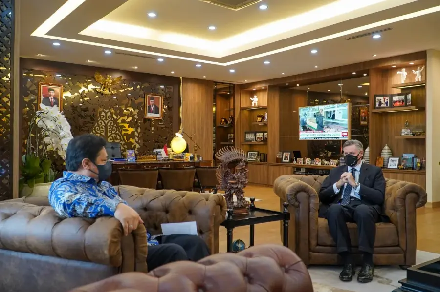 Menko Airlangga Bahas Peluang Kerja Sama Sektor Perdagangan, Pertanian, dan Energi dengan Duta Besar Selandia Baru