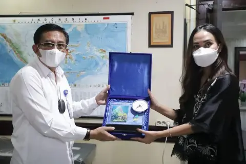 Minamas Plantation Serahkan 2 Unit Ambulans dan 264 Paket Sembako Kepada Kemensos