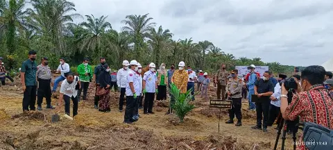 Menko Airlangga Hadiri Tanam Perdana PSR Anak Usaha Sinar Mas dan Koperasi