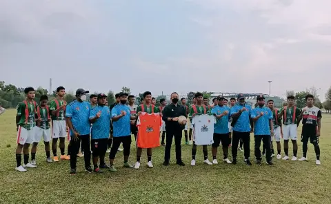 CEO Lepas Pesepakbola Belia SSB PTPN V Wakili Riau ke Putaran Nasional Piala Soeratin