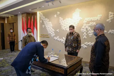Dukung Pengembangan Investasi di Batam, Menko Airlangga Lantik Anggota Bidang Pengusahaan BP Batam