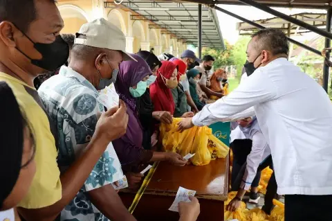 Perkuat Ketahanan Pangan, PTPN V Distribusikan 12 Ton Minyak Goreng-Gula Murah