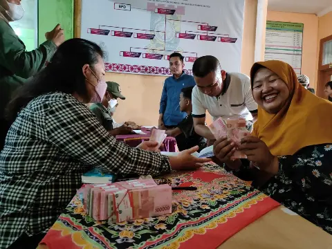 PTPN V Salurkan Dana Talangan Rp 1,08 Miliar Kepada Ratusan Anggota Kopsa-M