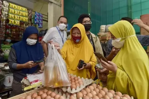 Pemerintah Luncurkan Program Minyak Goreng Rakyat