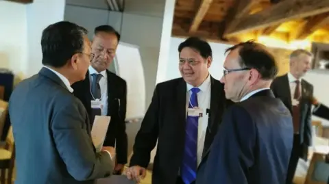 WEF Annual Meeting 2022 : Menko Airlangga Jelaskan Langkah Konkret Indonesia Wujudkan Proses Transisi Energi yang Adil dan Terjangkau