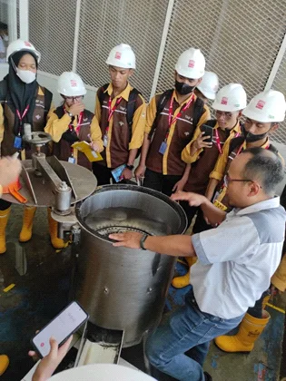 IPB University Students Practicum about Oil Palm Breeding at Minamas Research Center Perawang, Riau