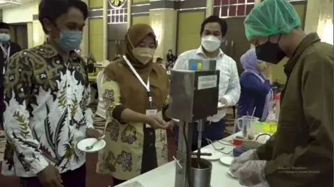 BPDPKS Lakukan Promosi Positif Sawit dan Demo Pembuatan Coklat Berbahan Sawit kepada Guru dan Siswa di Jawa Timur