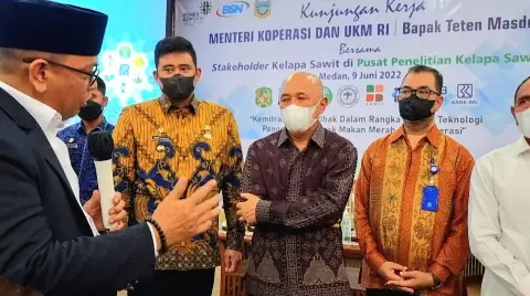 Bertemu Ketum APKASINDO, MenKopUKM Beberkan Strategi Dongkrak Harga TBS Petani