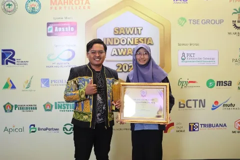 Pendiri Smart Batik Dianugerahi Penghargaan Tokoh Muda Inovator UKM Sawit