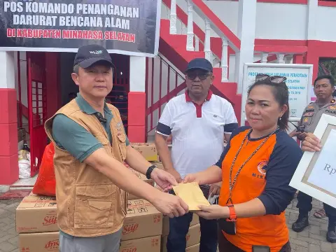 Wilmar Distribusikan Bantuan Sembako Kepada Warga Terdampak Bencana Abrasi di Minahasa