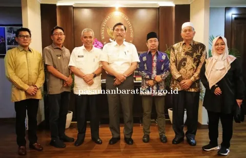 Bertemu Menko Luhut, Bupati Pasaman Barat Sampaikan Rendahnya Harga Sawit Petani