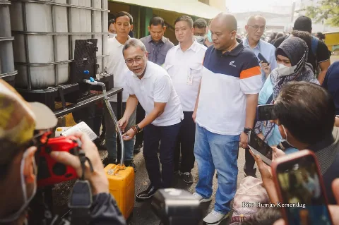 Pastikan Stok Migor Curah Aman, Mendag Zulhas Sidak Stock Point