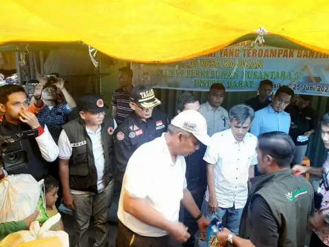 Bupati Kampar Apresiasi Reaksi Cepat PTPN V Bantu Korban Banjir Kasikan