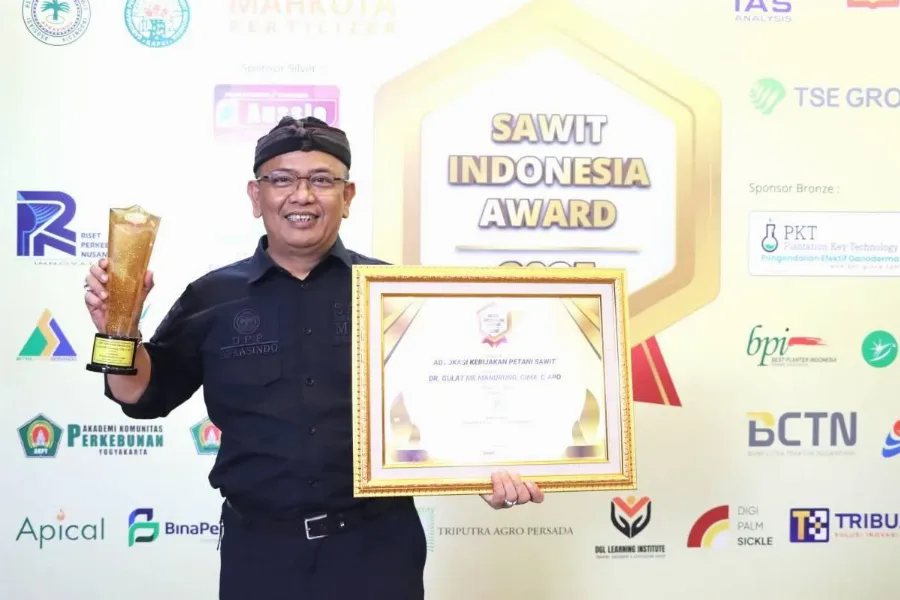 Dr. Gulat Manurung Empat Tahun Berturut-turut Raih Sawit Indonesia Award