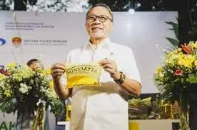 Janji Turunkan Harga Migor Lunas, Mendag Zulhas Luncurkan MINYAKITA Rp14 Ribu per Liter